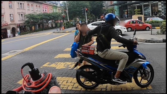 Thief Gets Caught On Camera, Vlogger Reveals Face And Registration Number Of The Criminal - WORLD OF BUZZ 6