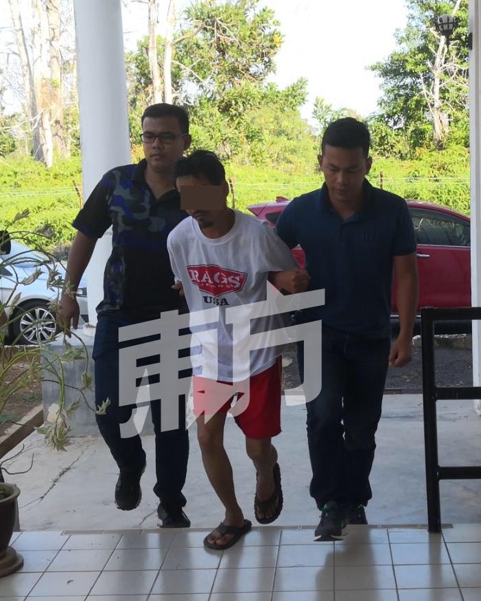 Two Segamat Elderly Men Slashed to Death by a Mentally Unstable Motorcyclist - WORLD OF BUZZ 2