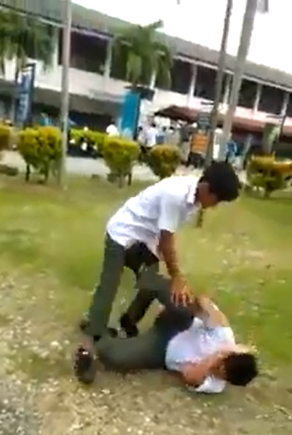 Viral Video Of 14Yo Student Getting Beat Up At School In Seremban Goes Viral, Cops Get Involved - World Of Buzz 4