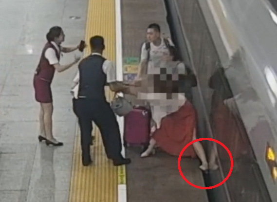 Woman Slides Her Foot Between The Train and Platform Because She Didn't Want To Be Late For Work - WORLD OF BUZZ 1