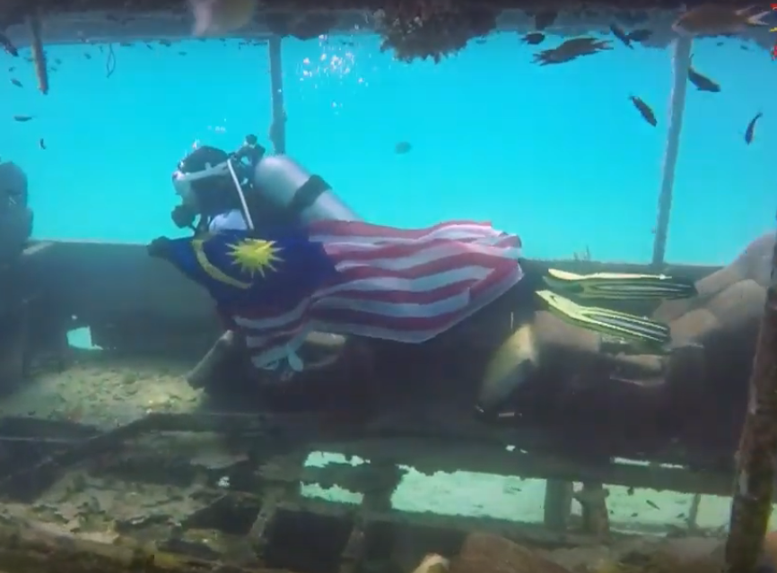 120 Divers Came Together To Clean Up The Terengganu Seabed To Show Their Love For Malaysia!r - WORLD OF BUZZ 3