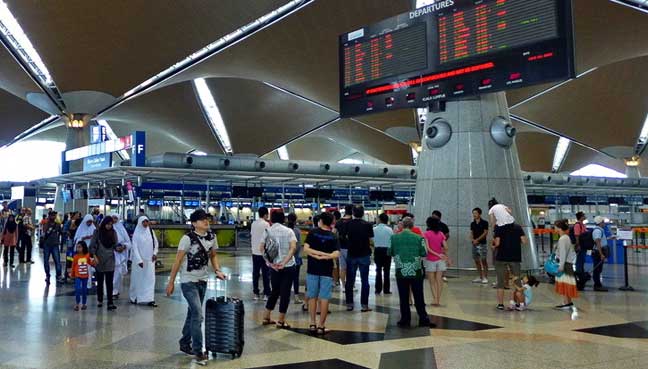 20 Flights Delayed in KLIA Due to System Issues, Passengers Advised to Reach KLIA & klia2 4 Hours Earlier - WORLD OF BUZZ 1