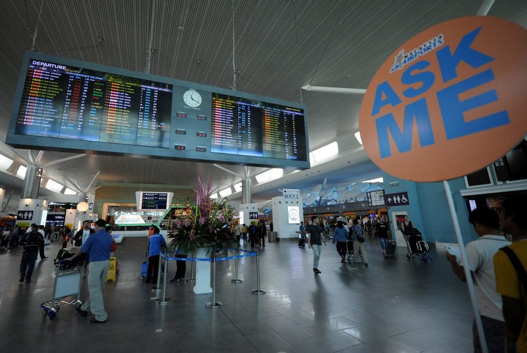 20 Flights Delayed in KLIA Due to System Issues, Passengers Advised to Reach KLIA & klia2 4 Hours Earlier - WORLD OF BUZZ 2