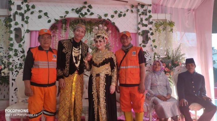 Austrian Girl Travels Over 13,000km to Marry Indonesian Man She Met on Singing App - WORLD OF BUZZ 2