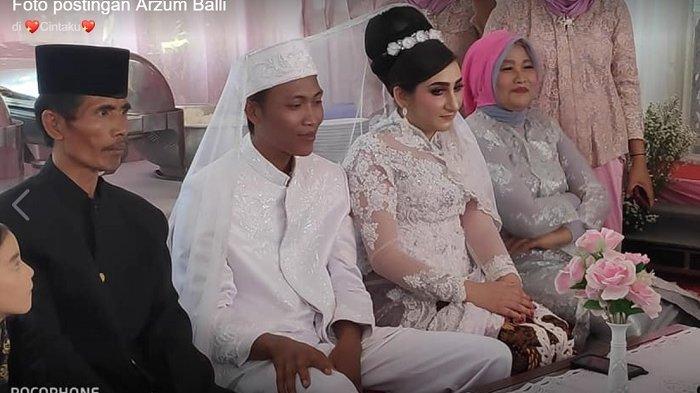 Austrian Girl Travels Over 13,000km to Marry Indonesian Man She Met on Singing App - WORLD OF BUZZ 3