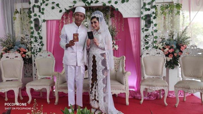 Austrian Girl Travels Over 13,000km to Marry Indonesian Man She Met on Singing App - WORLD OF BUZZ 4