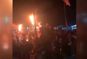 Authorities Are Investigating Viral Video Of "Half-Naked Dance Party" in Pulau Perhentian From 2017 - WORLD OF BUZZ 2