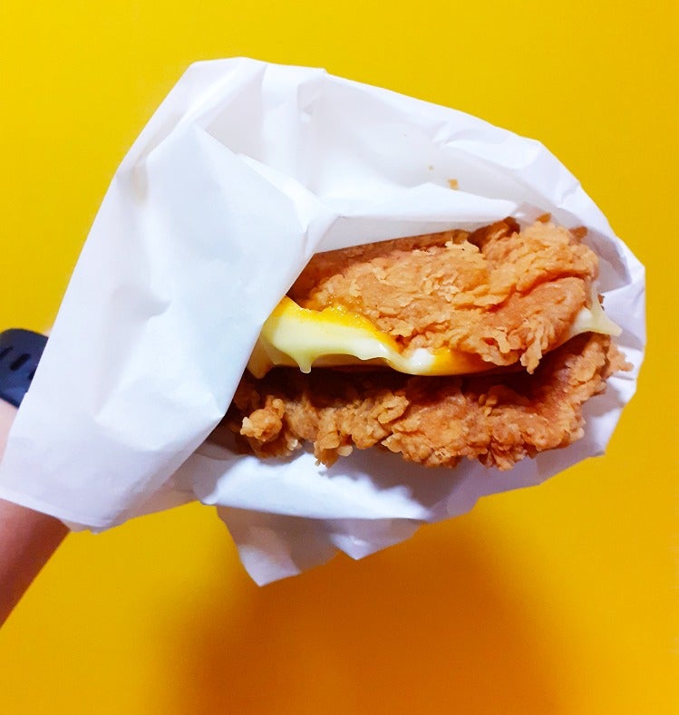 KFC Malaysia is Bringing Back The Zinger Double Down Starting 27 August For a Limited Time Only! - WORLD OF BUZZ 2
