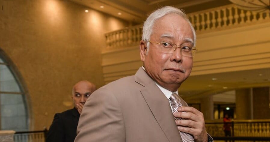 Najib Says What He REALLY Meant About "Cash is King" is That The 'Rakyat' are Kings - WORLD OF BUZZ 1