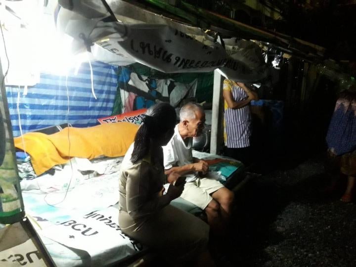 Poor 78Yo Porridge Uncle Returns, Receives 1,000,000 Baht Donations From Netizens - World Of Buzz 3