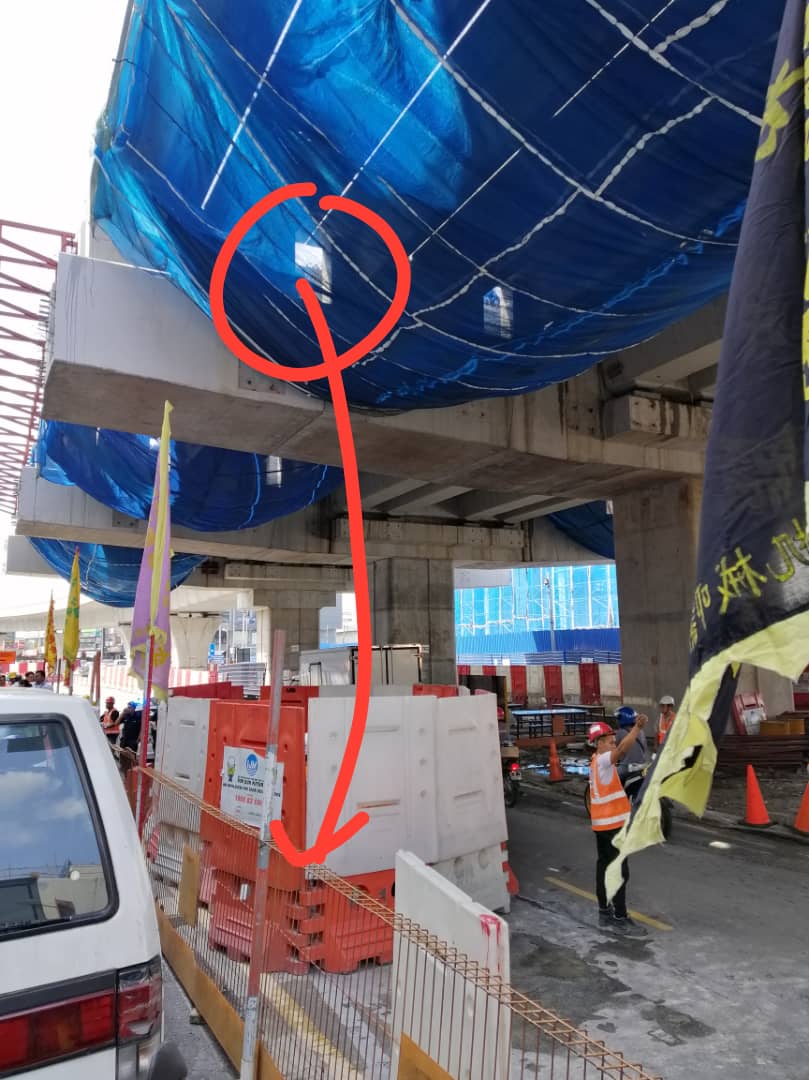 Supervisor Tragically Plummets 10m to His Death at MRT Construction Site - WORLD OF BUZZ