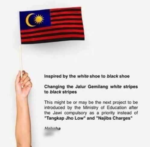 Tan Sri Posts Picture of Jalur Gemilang With Black Stripes, Netizens Are Outraged - WORLD OF BUZZ 1