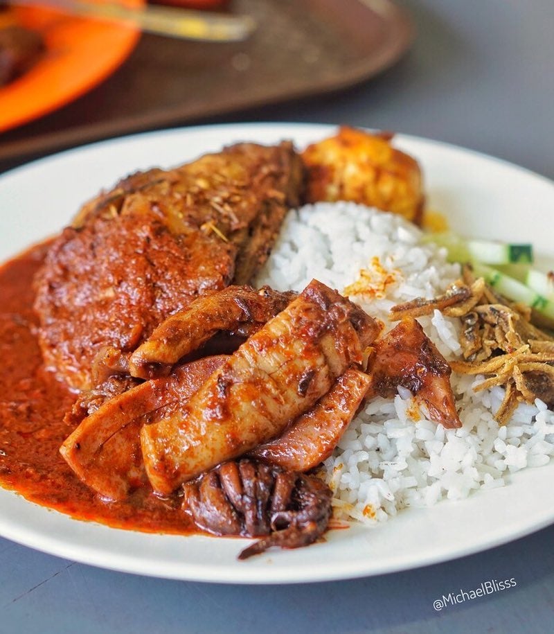 [Test] Lemak, Spice, & Everything Nice: 6 Delicious Nasi Lemak Spots in Klang Valley For M’sian Foodies - WORLD OF BUZZ 3