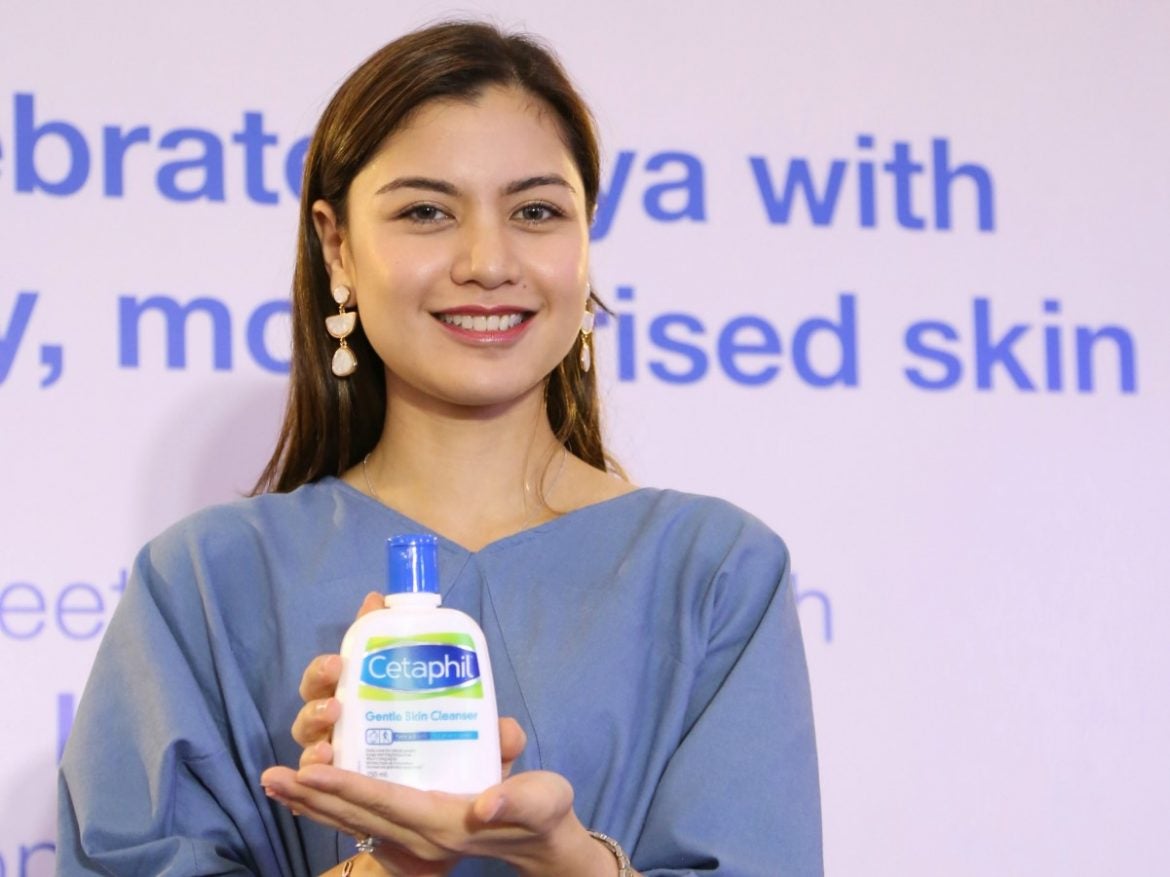 [Test] Renowned Actress, Wife, &Amp; Mother Of 2: Lisa Surihani Shares Her 3 Fuss-Free Secrets To Flawless Skin - World Of Buzz 1