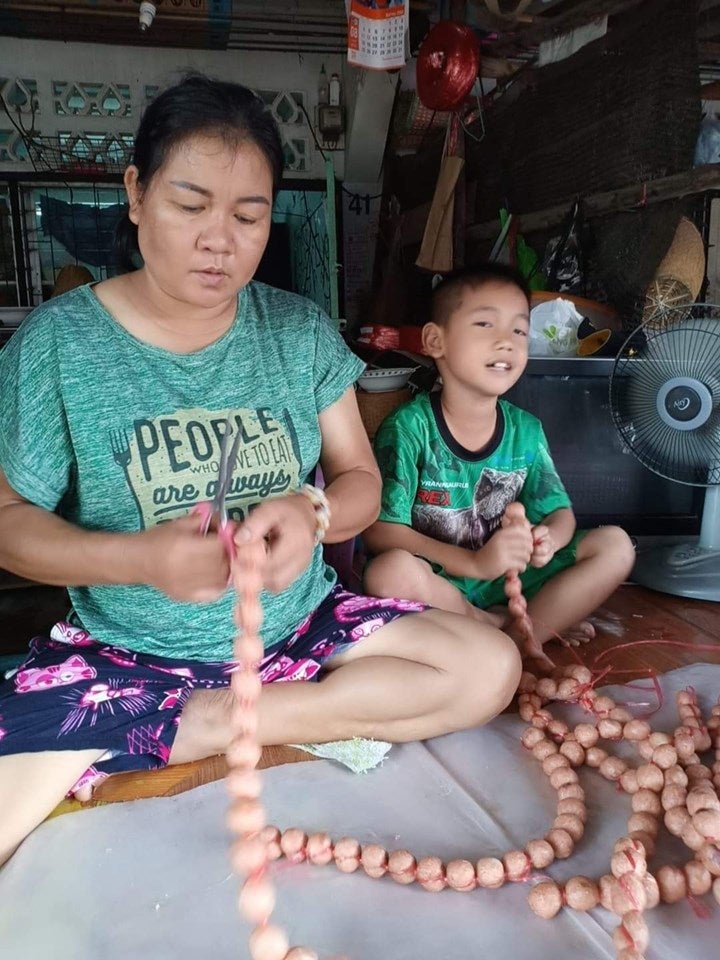 This Heartbreaking Video Of A Thai Boy Watching Other Kids Play With Their Mamas On Mother's Day Have Us In Tears - World Of Buzz 2
