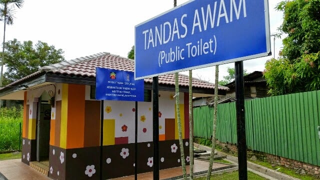 Tun M: Dirty & Smelly Toilets Are A Reflection Of Poor Civic Responsibility in Malaysia - WORLD OF BUZZ 2
