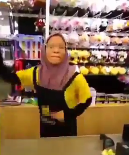 Video Of Angry Cashier At Johor Store Yelling And Throwing Things At Mak Cik Goes Viral - World Of Buzz