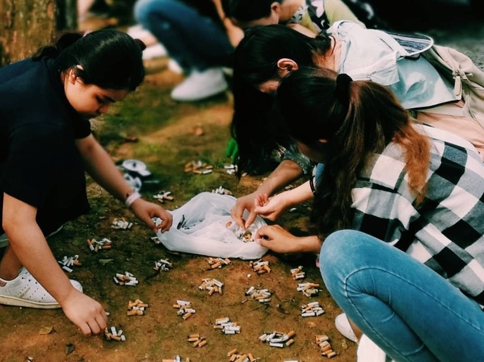 Volunteers Pick Up 17kg of Rubbish In Putrajaya in 1 Morning, 91% Are Cigarette Butts - WORLD OF BUZZ 1