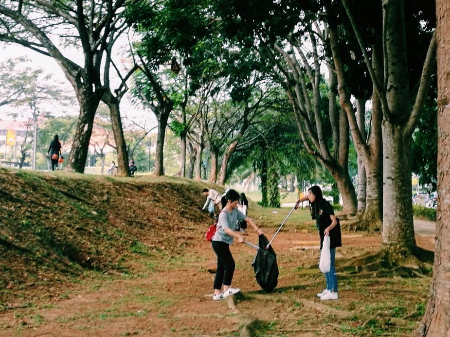 Volunteers Pick Up 17Kg Of Rubbish In Putrajaya In 1 Morning, 91% Are Cigarette Butts - World Of Buzz 2