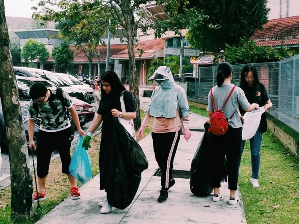 Volunteers Pick Up 17kg of Rubbish In Putrajaya in 1 Morning, 91% Are Cigarette Butts - WORLD OF BUZZ 5