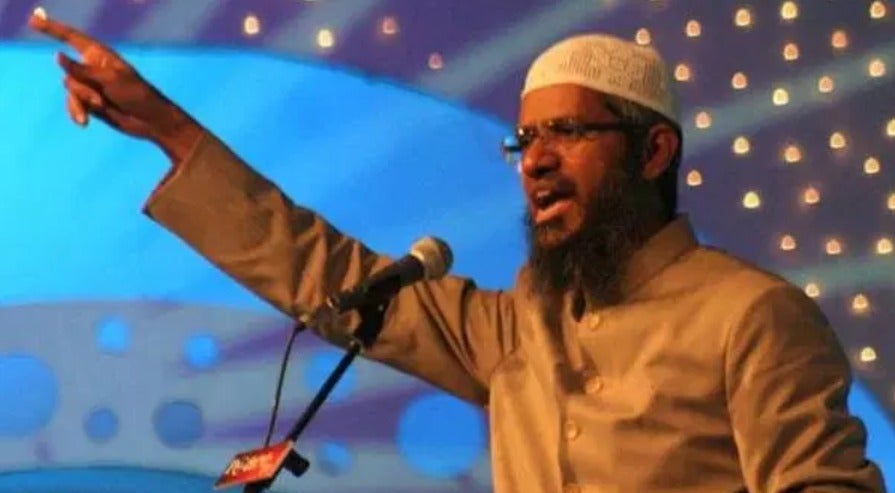 Zakir Naik Files Police Report Against HR Minister & 4 Others For Defamation And Causing Racial Disharmony - WORLD OF BUZZ 2