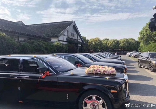62yo Man Picks Up 28yo Bride in Fleet of Rolls-Royce Cars for Their Wedding, Netizens Envious - WORLD OF BUZZ 1