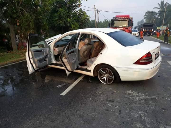 Driver Slits His Throat After Causing a Car Accident - WORLD OF BUZZ 2