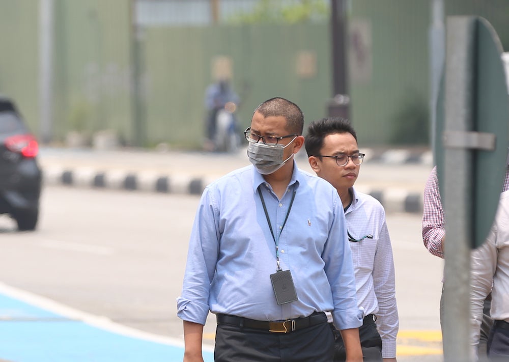 Govt Urges Employers to Allow Staff to Work From Home Due to Terrible Haze Conditions - WORLD OF BUZZ 2