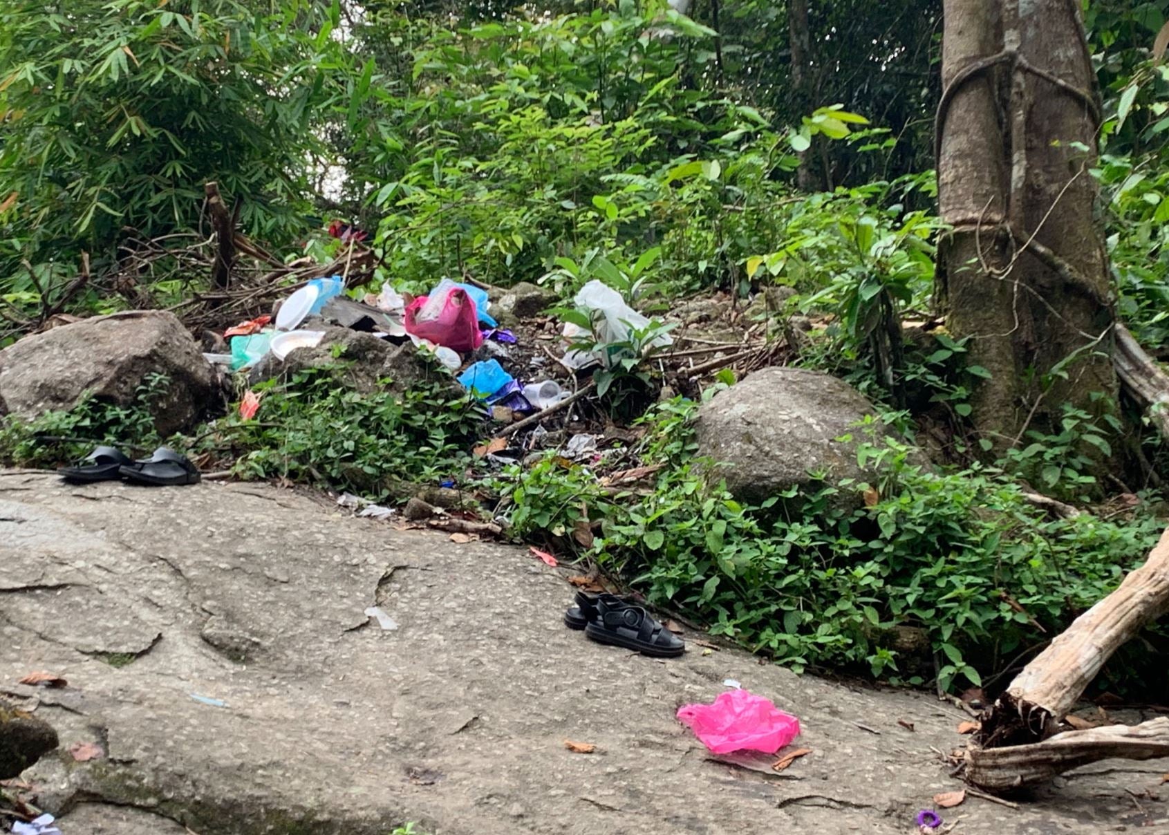 Malaysians Really Need to STOP Being Stupid and Start Throwing Their Trash Properly - WORLD OF BUZZ 9