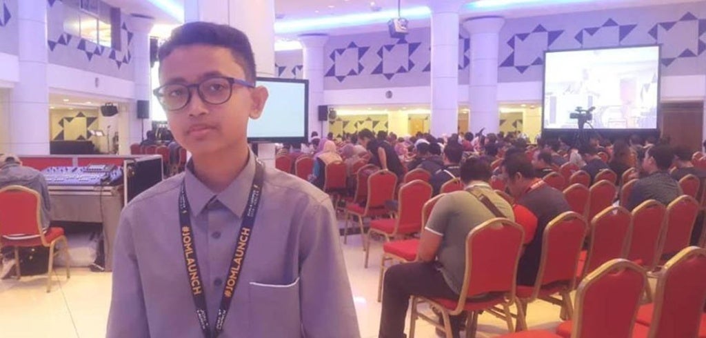 Malaysia's 14-Year old IT Whiz From Earning RM50,000 Yearly From The Software He Built - WORLD OF BUZZ 1