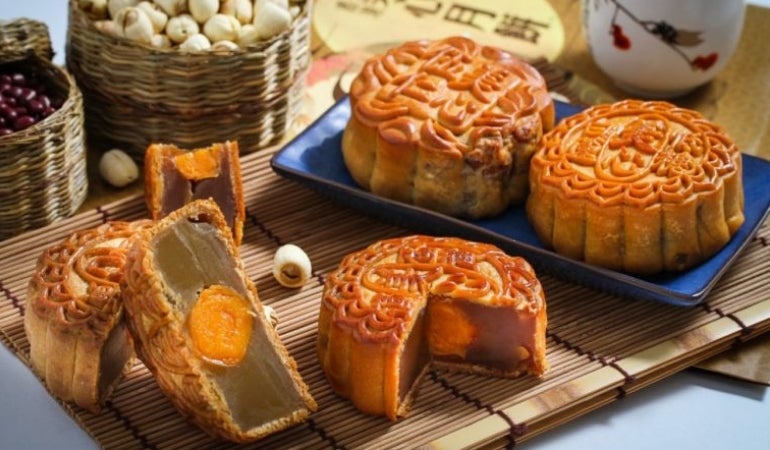 Man with Kidney Problems Ate 4 Mooncakes Almost Every Day Until His Blood Turned Milky White - WORLD OF BUZZ