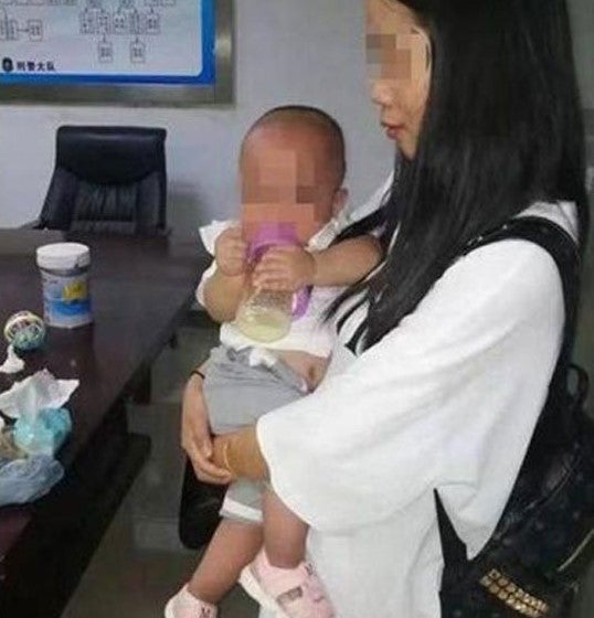 Mother Sells Twin Babies For RM26,500 To Buy A New Phone And Pay Off Card Debts - WORLD OF BUZZ 3