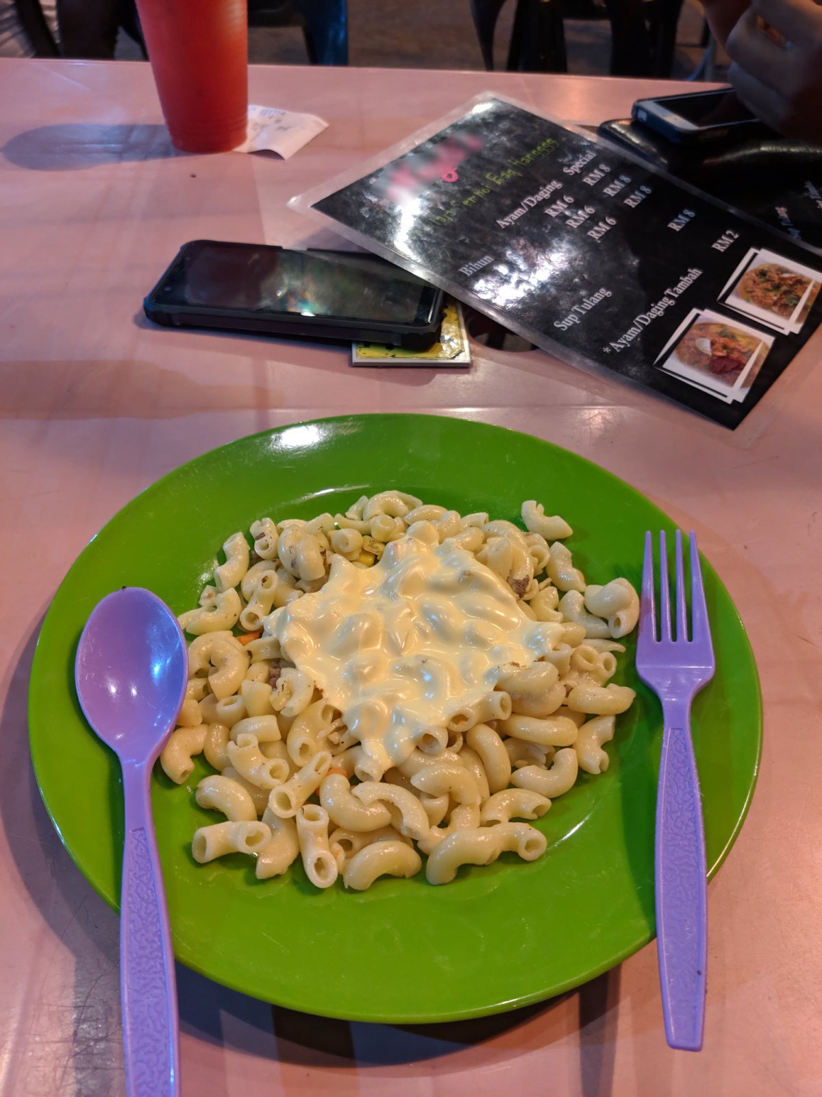 M'sian Man Orders Rm5 Mac &Amp; Cheese From Stall, Gets Served Plate Of Sadness - World Of Buzz