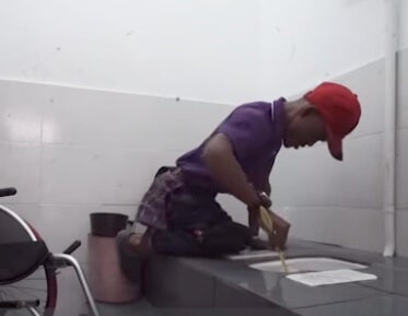 M'sian OKU Man Cleans Toilet To Make a Living For His Family, Skips Meals When Pockets Are Empty - WORLD OF BUZZ