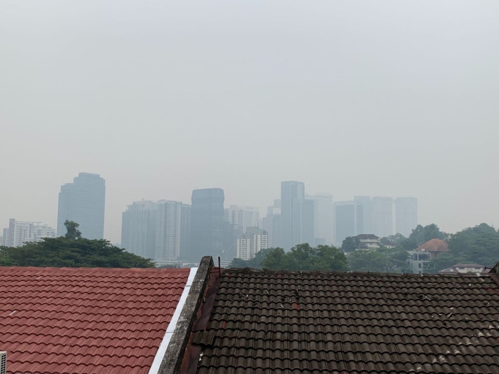 [Photos] The Haze Is So Bad In Malaysia That Even Kl Tower &Amp; Klcc Are Barely Visible - World Of Buzz 1
