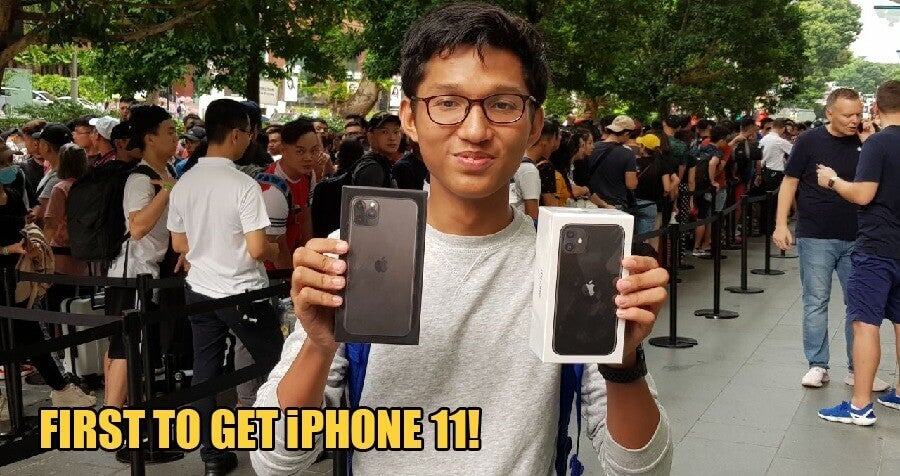 this 17yo malaysian student is the first person to buy an iphone 11 in singapore world of buzz2 1