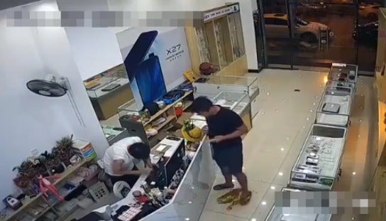 Video: Man Accidentally Sharts Himself in Shop, Calmly Stands In Own Crappy Puddle - WORLD OF BUZZ 2