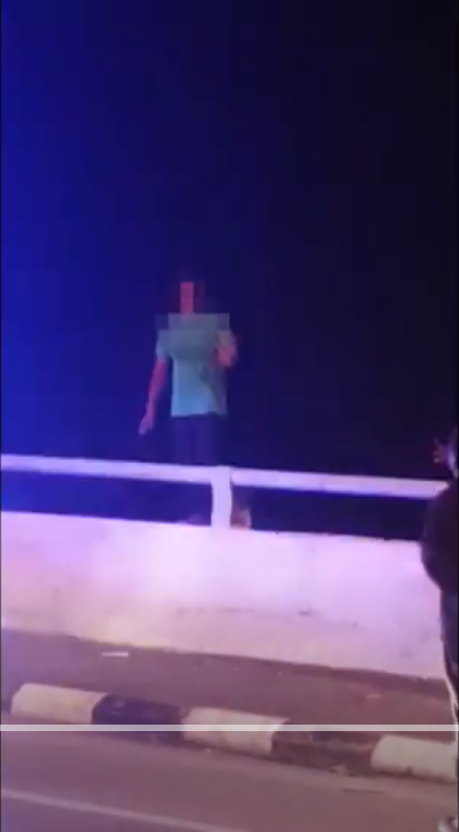 Watch: M'sian Mum Jumps To Her Death Off Banting Bridge After Arguing With Her Son - WORLD OF BUZZ 1