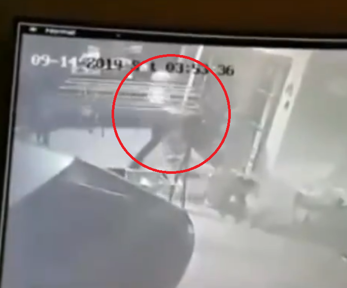 Watch: Two Robbers Failed To Break Into Two Houses, Decides To Rob A Mamak Instead - World Of Buzz 1
