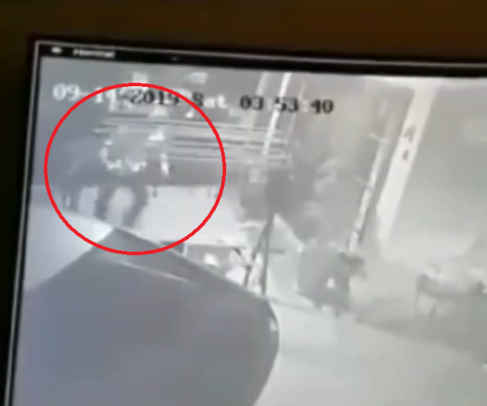 Watch: Two Robbers Failed To Break Into Two Houses, Decides To Rob A Mamak Instead - World Of Buzz 2