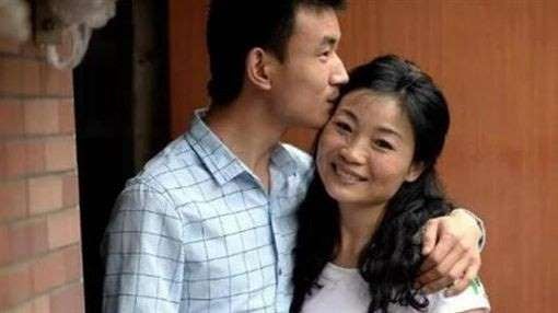 23yo Guy Falls in Love with 46yo Woman He Met In Bicycle Race, Marries Her 2 Months Later - WORLD OF BUZZ 4