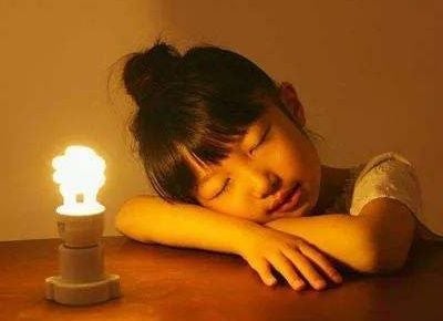 7yo Girl Experiences Early Puberty & Grows Breasts After Sleeping with Nightlight for 3 Years - WORLD OF BUZZ 2
