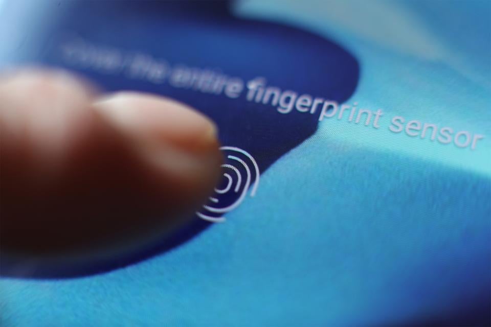 Any Fingerprint Can Unlock The Samsung Galaxy S10 and Note 10 If Fitted With An Unofficial Screen Protector - WORLD OF BUZZ
