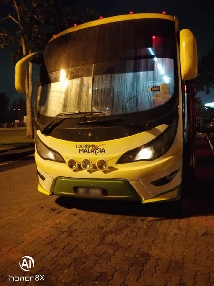 Express Bus Abandons Passengers At Roadside In Wee Hours Of The Morning - WORLD OF BUZZ