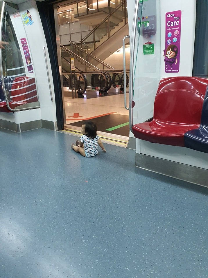 Father Lets Baby Sit On The Floor Near MRT Doors, Swears At Passenger Who Warns Him - WORLD OF BUZZ 2