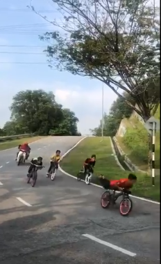 Foodpanda Rider Joins Lajak Bike Kids As They Engage In A Race - World Of Buzz 1