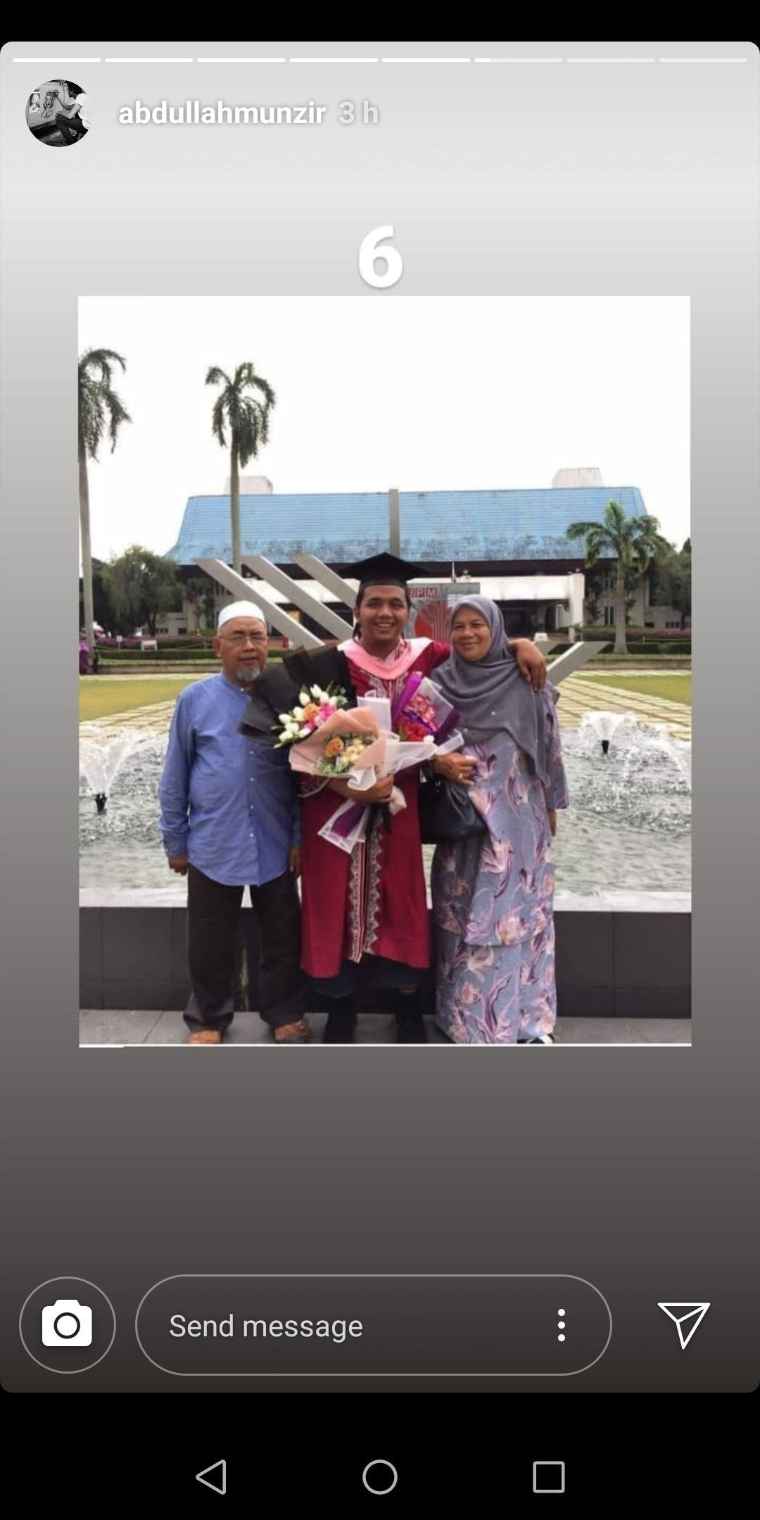 He Lost His Father Recently So He Skipped Graduation But Made A Bittersweet Story Thread Of Him Instead - WORLD OF BUZZ 5