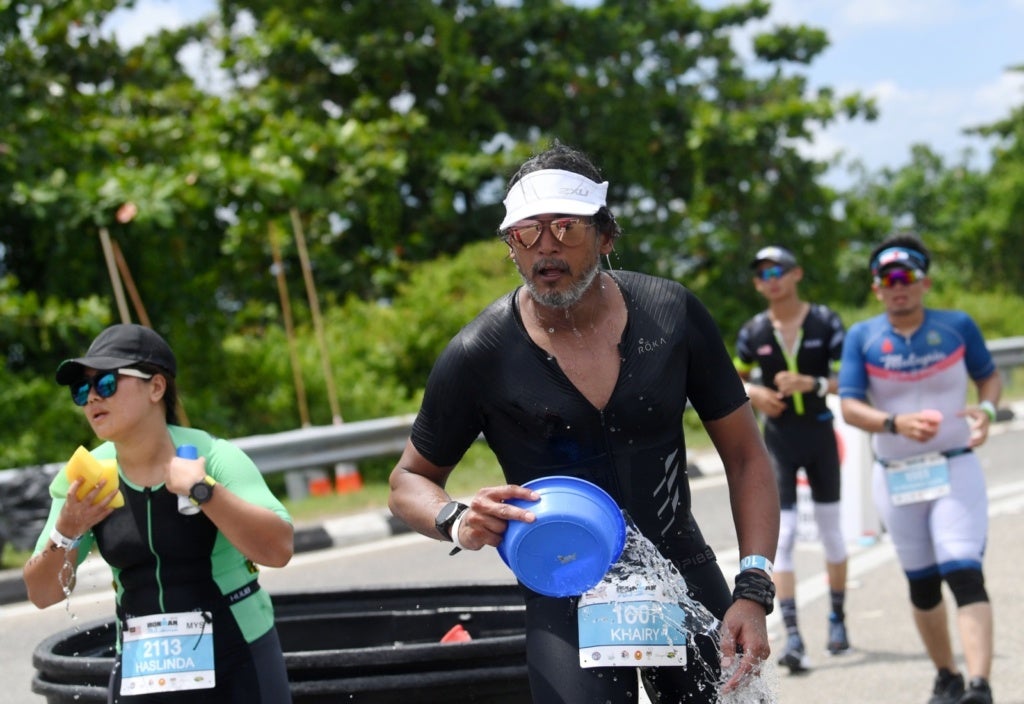Khairy Jamaluddin Finishes Ironman Langkawi, Receives Medal From His Beloved Mother At The Finish Line - WORLD OF BUZZ 1