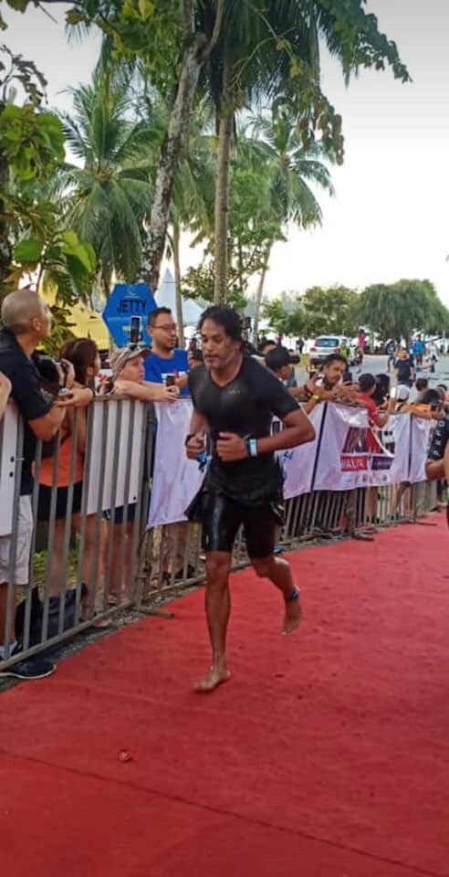 Khairy Jamaluddin Finishes Ironman Langkawi, Receives Medal From His Beloved Mother At The Finish Line - WORLD OF BUZZ 2