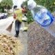 Kind Man Cares For Public Cleaner Makcik By Buying Her Drinks And Bread, Netizens - World Of Buzz 1